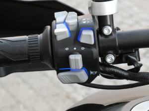 QJ Motor 700 SX schwarz